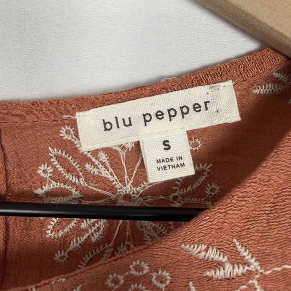 BLU PEPPER Womens Clay Orange Embroidered Peasant Blouse Top Small Boho - Picture 5 of 12